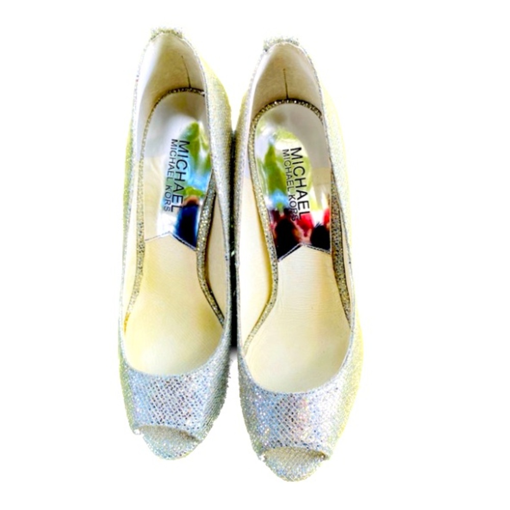 MICHAEL KORS York Silver Glitter 4.5"
Heel Platform Shoes
Sz 5 1/5